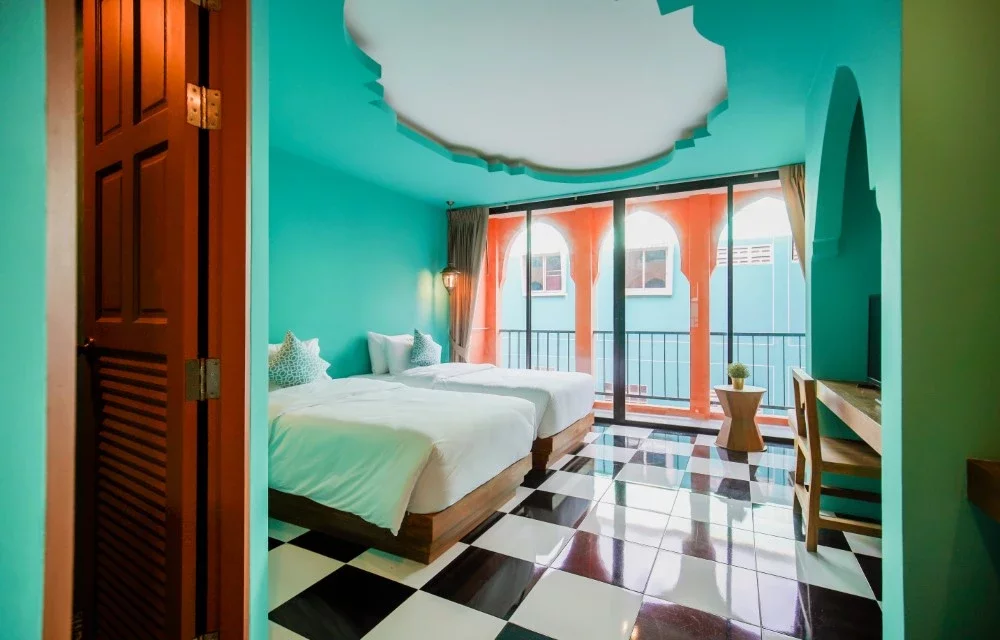 Modern Deluxe Twin Bed Room